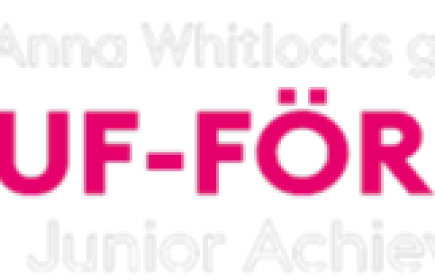 Ungdomar från Anna Whitlock gymnasium presenterar sina UF-företag